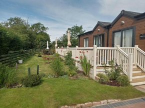 Willow Tree Luxury Lodge with Private Hot-Tub and Garden only 6 Miles to York